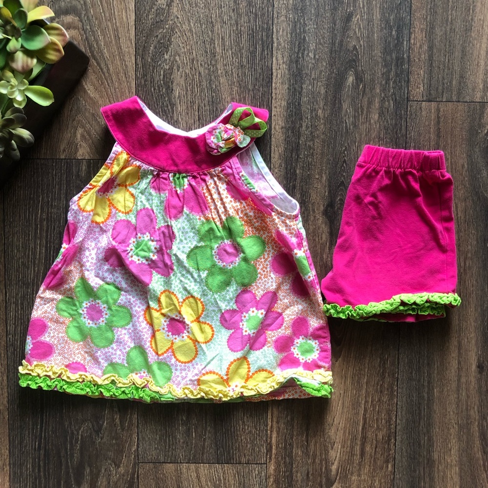 SOLD ☀️3 for $15☀️ Girls shirt and shorts